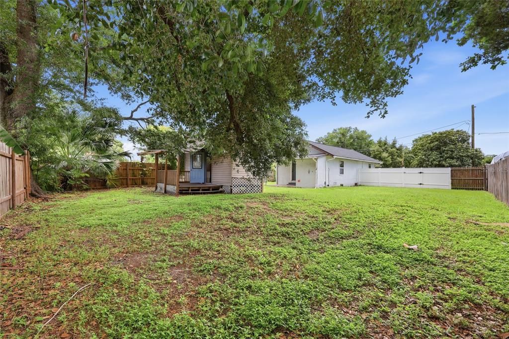 Active With Contract: $234,700 (2 beds, 1 baths, 684 Square Feet)