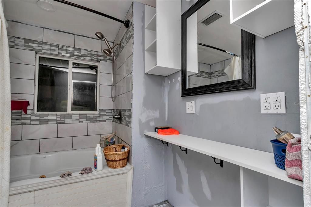 En Venta: $181,900 (4 camas, 2 baños, 1375 Pies cuadrados)