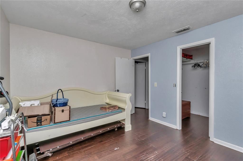 En Venta: $181,900 (4 camas, 2 baños, 1375 Pies cuadrados)