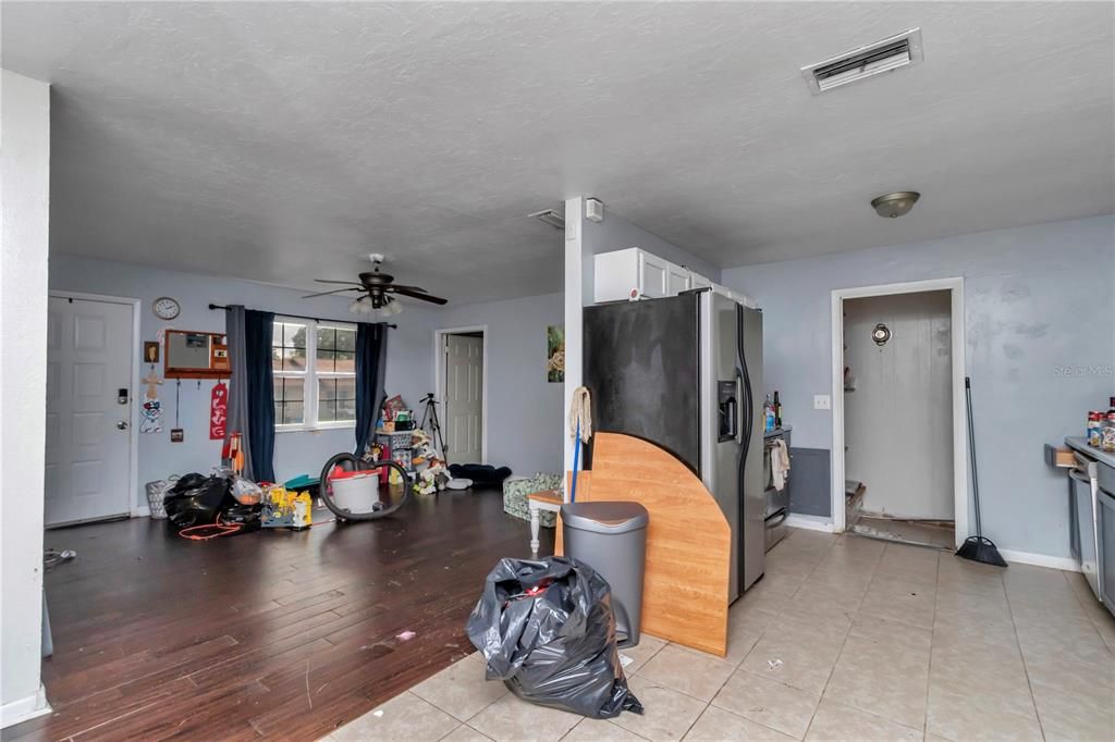 En Venta: $181,900 (4 camas, 2 baños, 1375 Pies cuadrados)