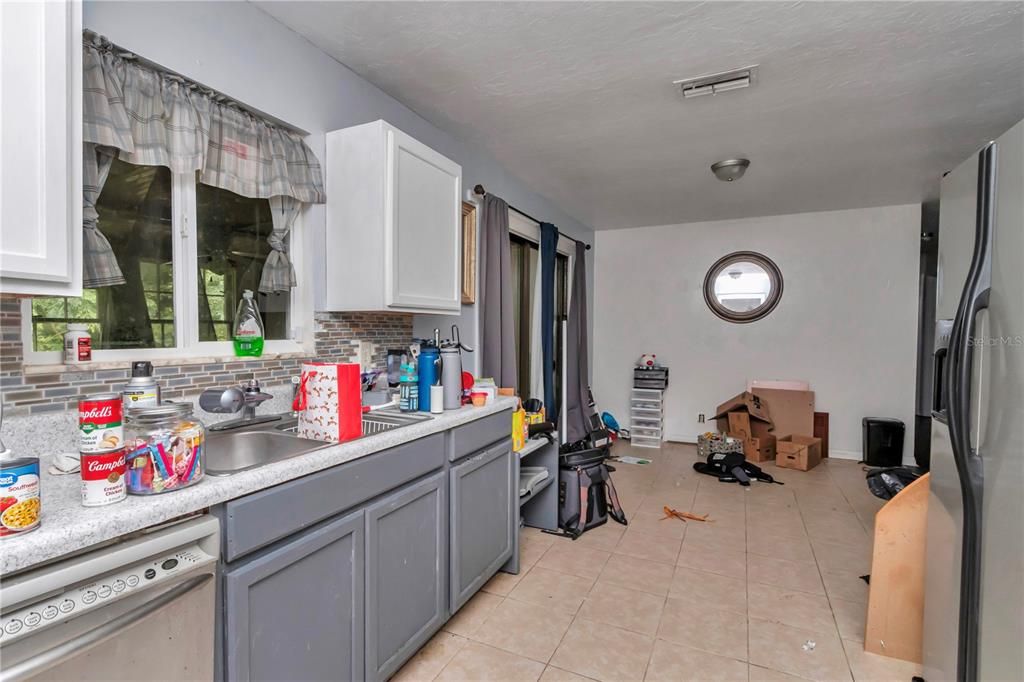 En Venta: $181,900 (4 camas, 2 baños, 1375 Pies cuadrados)