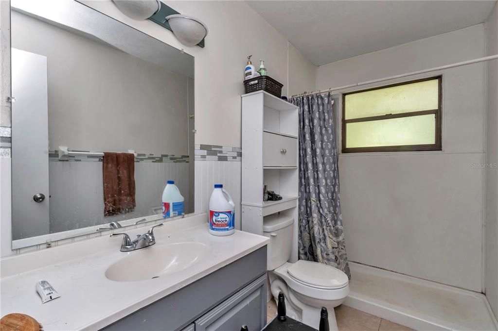 En Venta: $181,900 (4 camas, 2 baños, 1375 Pies cuadrados)