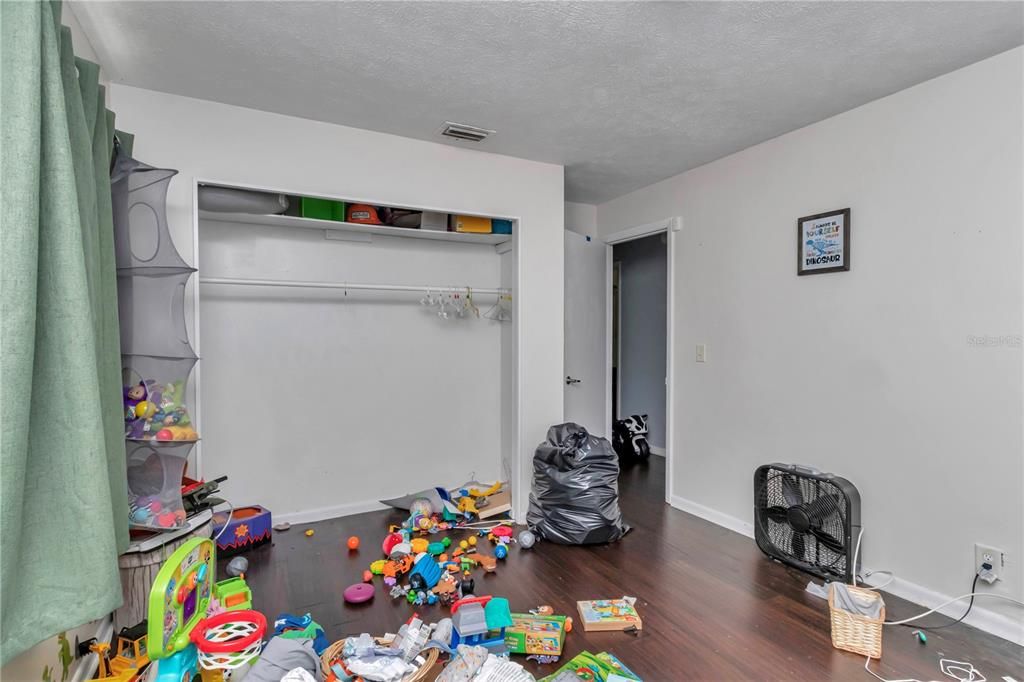 En Venta: $181,900 (4 camas, 2 baños, 1375 Pies cuadrados)