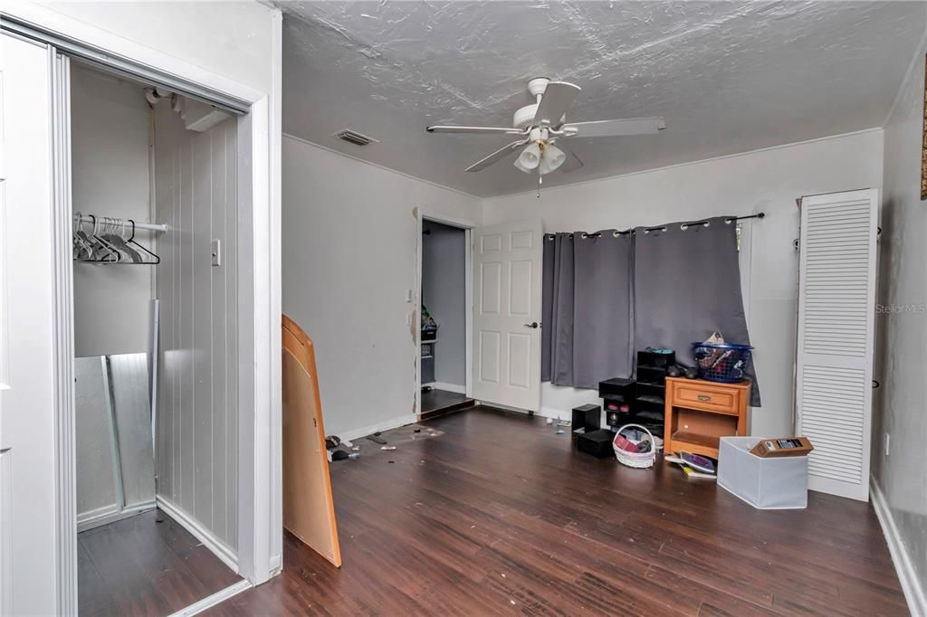 En Venta: $181,900 (4 camas, 2 baños, 1375 Pies cuadrados)