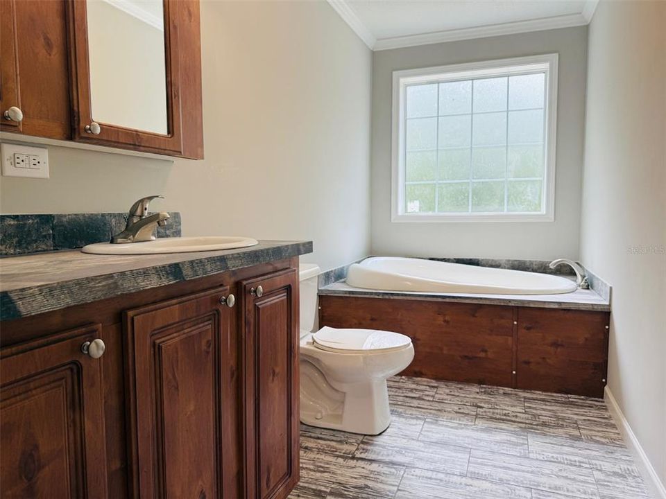 For Sale: $179,900 (3 beds, 2 baths, 1232 Square Feet)