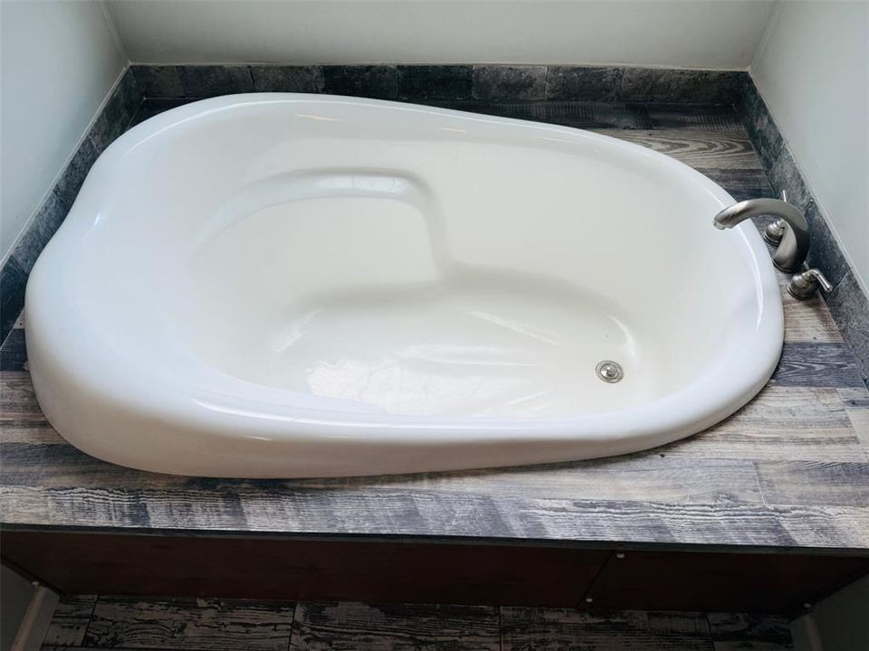 For Sale: $179,900 (3 beds, 2 baths, 1232 Square Feet)