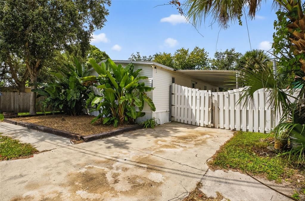 For Sale: $155,000 (3 beds, 2 baths, 1296 Square Feet)