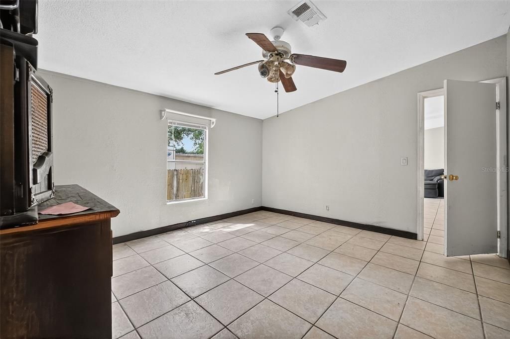 For Sale: $155,000 (3 beds, 2 baths, 1296 Square Feet)