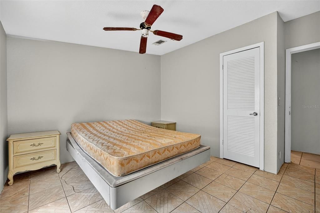 For Sale: $155,000 (3 beds, 2 baths, 1296 Square Feet)