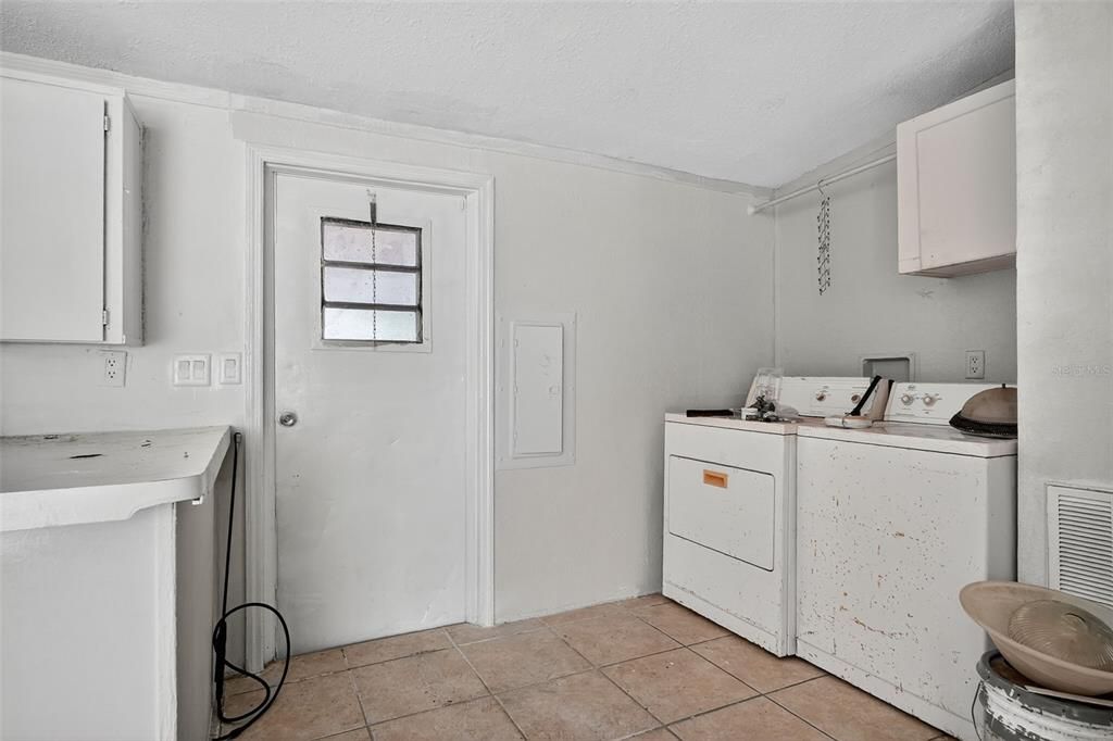 For Sale: $155,000 (3 beds, 2 baths, 1296 Square Feet)