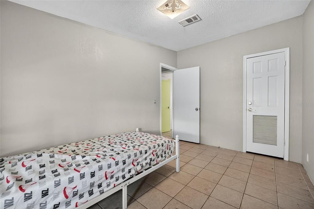 For Sale: $155,000 (3 beds, 2 baths, 1296 Square Feet)