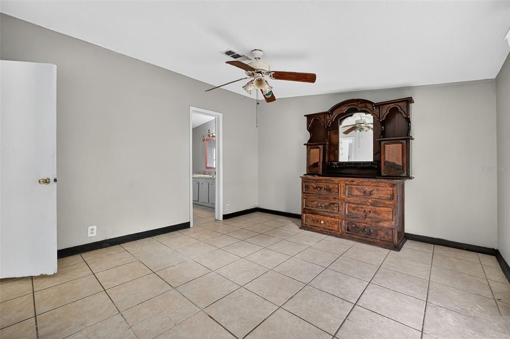 For Sale: $155,000 (3 beds, 2 baths, 1296 Square Feet)