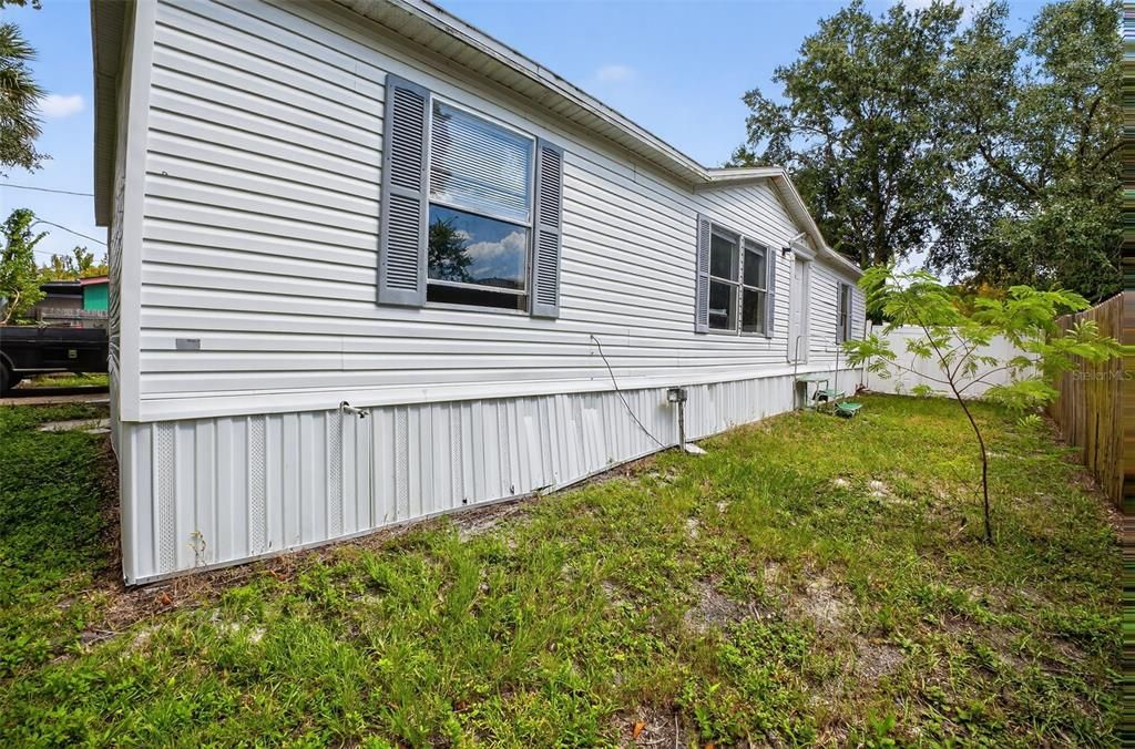 For Sale: $155,000 (3 beds, 2 baths, 1296 Square Feet)