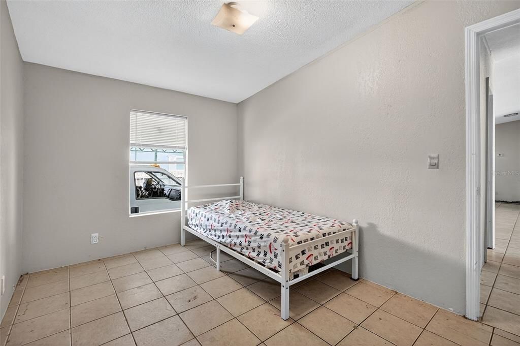 For Sale: $155,000 (3 beds, 2 baths, 1296 Square Feet)