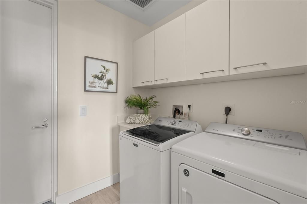 Active With Contract: $1,500,000 (2 beds, 2 baths, 1591 Square Feet)