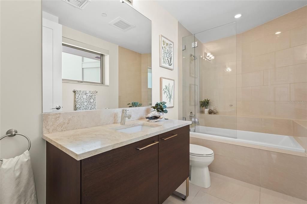 Active With Contract: $1,500,000 (2 beds, 2 baths, 1591 Square Feet)