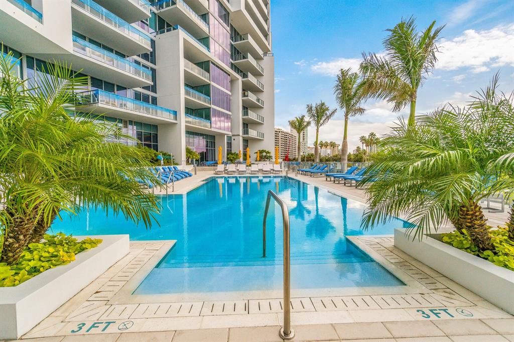 Active With Contract: $1,500,000 (2 beds, 2 baths, 1591 Square Feet)