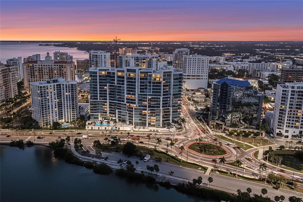 Active With Contract: $1,500,000 (2 beds, 2 baths, 1591 Square Feet)