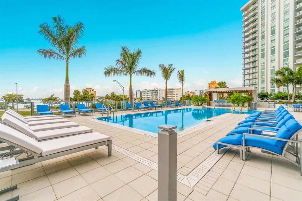 Active With Contract: $1,500,000 (2 beds, 2 baths, 1591 Square Feet)