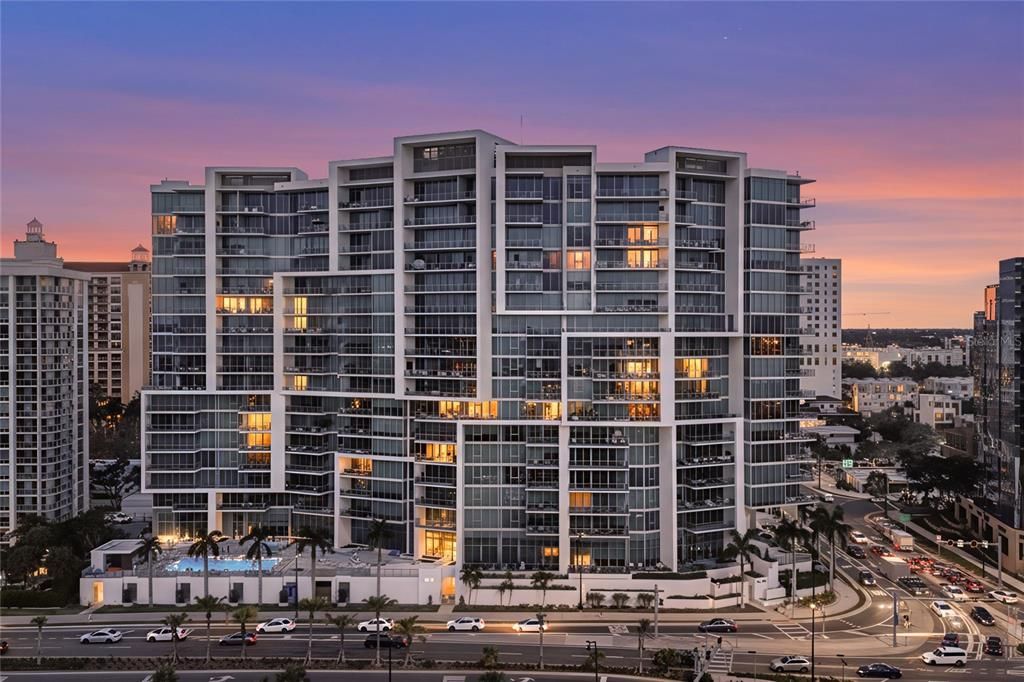 Active With Contract: $1,500,000 (2 beds, 2 baths, 1591 Square Feet)