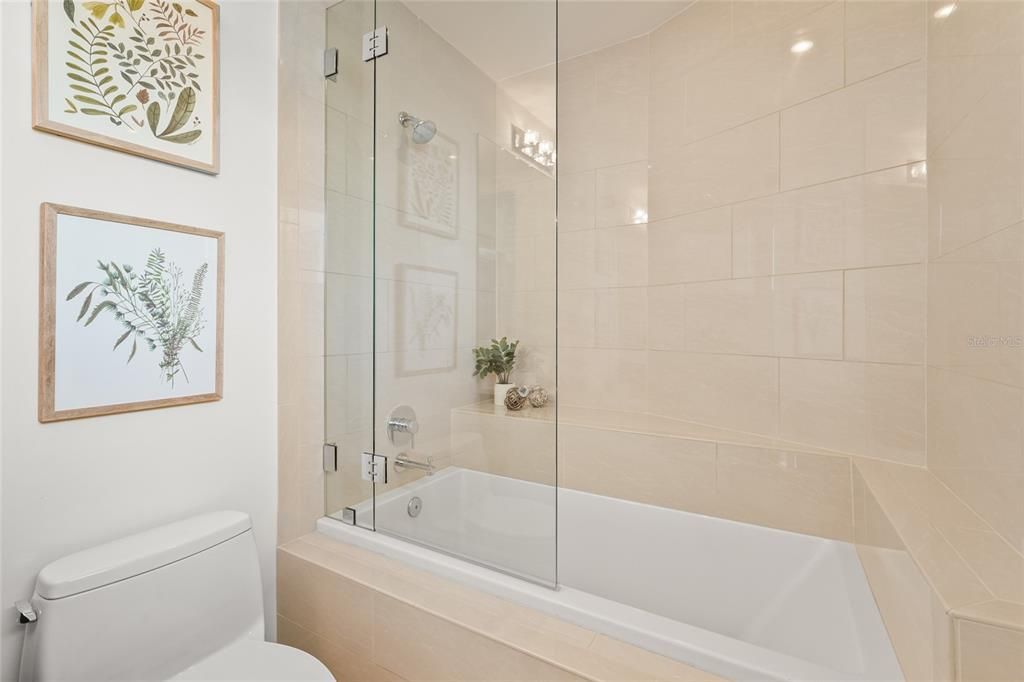 Active With Contract: $1,500,000 (2 beds, 2 baths, 1591 Square Feet)