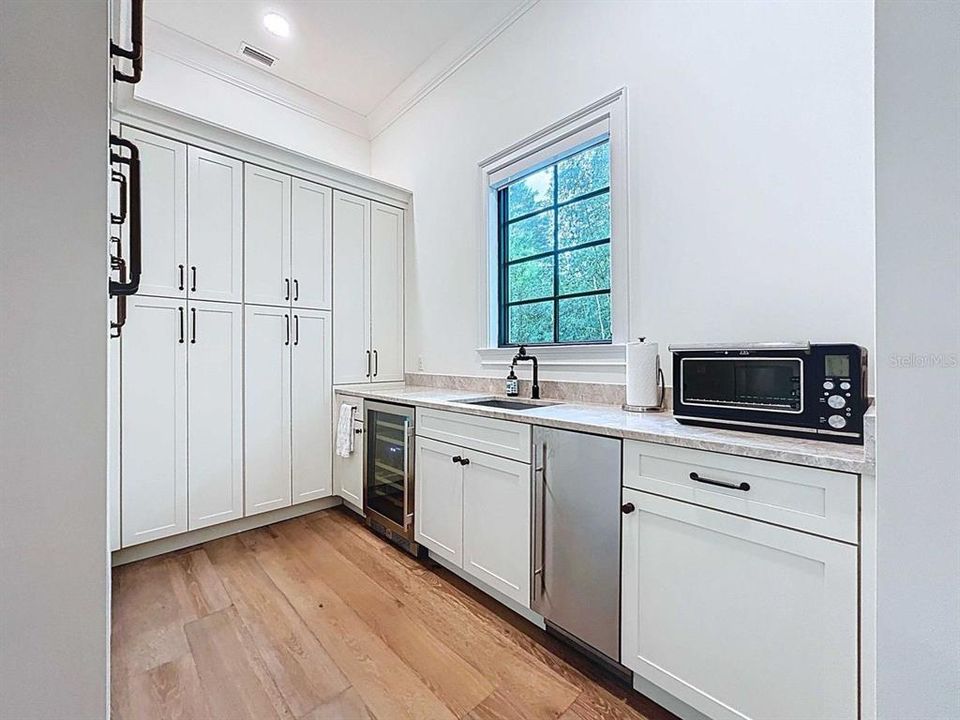 For Sale: $2,750,000 (5 beds, 5 baths, 4285 Square Feet)