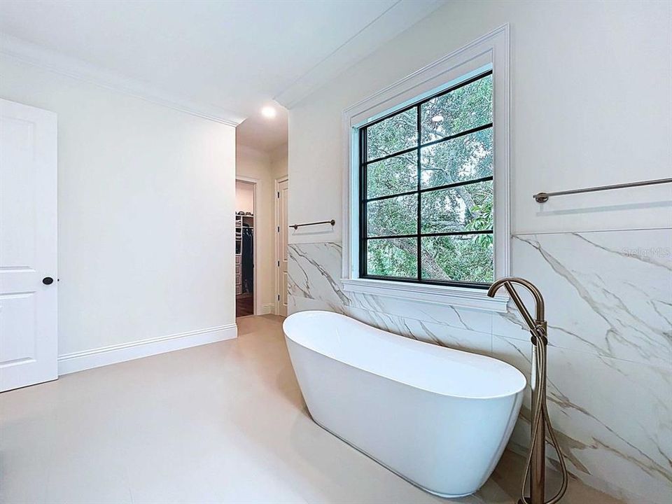 For Sale: $2,750,000 (5 beds, 5 baths, 4285 Square Feet)