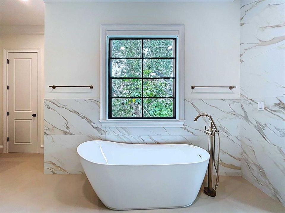 For Sale: $2,750,000 (5 beds, 5 baths, 4285 Square Feet)