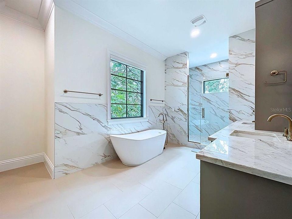 For Sale: $2,750,000 (5 beds, 5 baths, 4285 Square Feet)