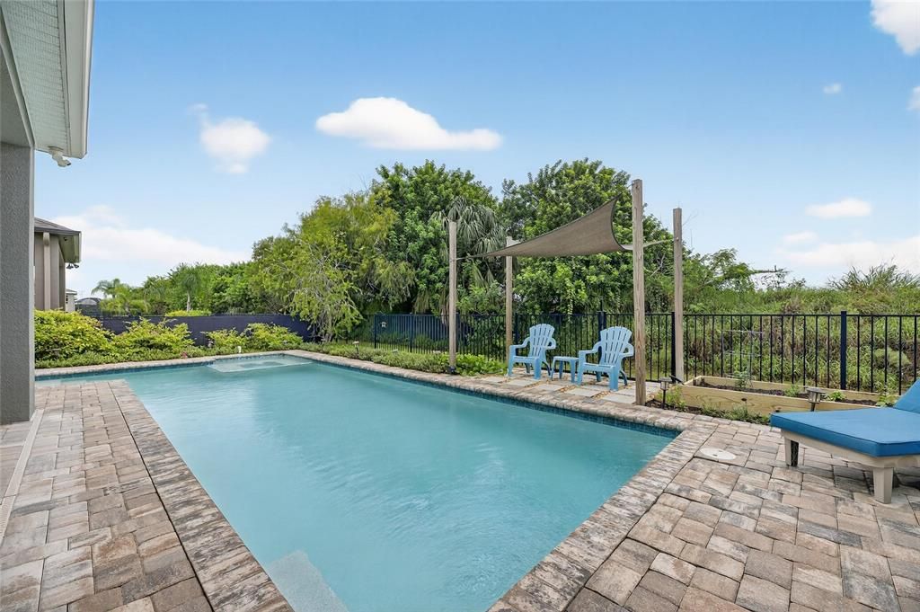 合同活跃: $559,000 (4 贝兹, 2 浴室, 2220 平方英尺)