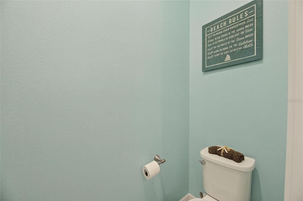 合同活跃: $559,000 (4 贝兹, 2 浴室, 2220 平方英尺)