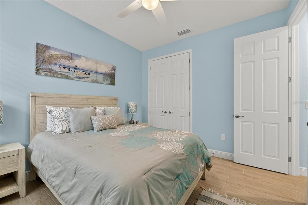 合同活跃: $559,000 (4 贝兹, 2 浴室, 2220 平方英尺)