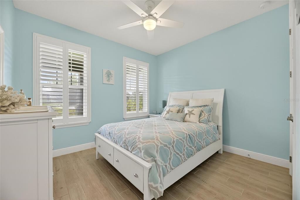 合同活跃: $559,000 (4 贝兹, 2 浴室, 2220 平方英尺)