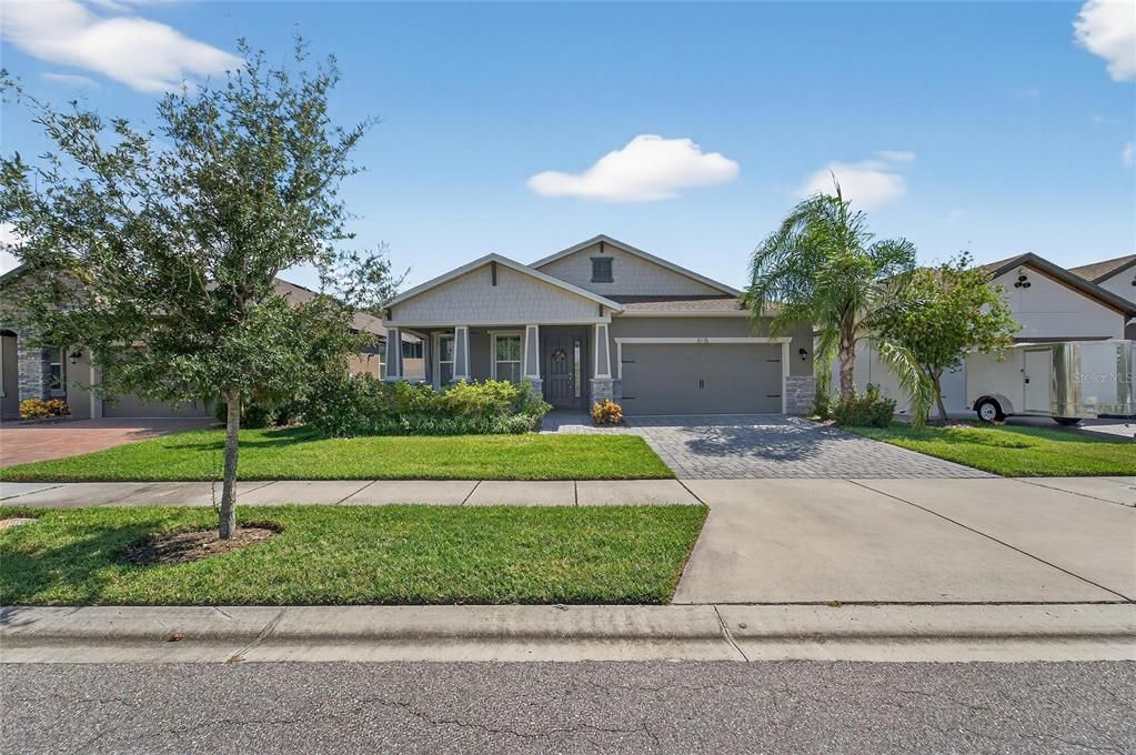 合同活跃: $559,000 (4 贝兹, 2 浴室, 2220 平方英尺)