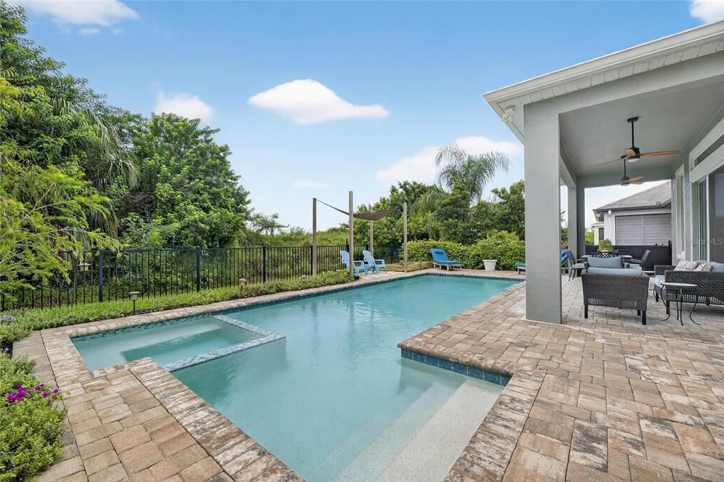 合同活跃: $559,000 (4 贝兹, 2 浴室, 2220 平方英尺)