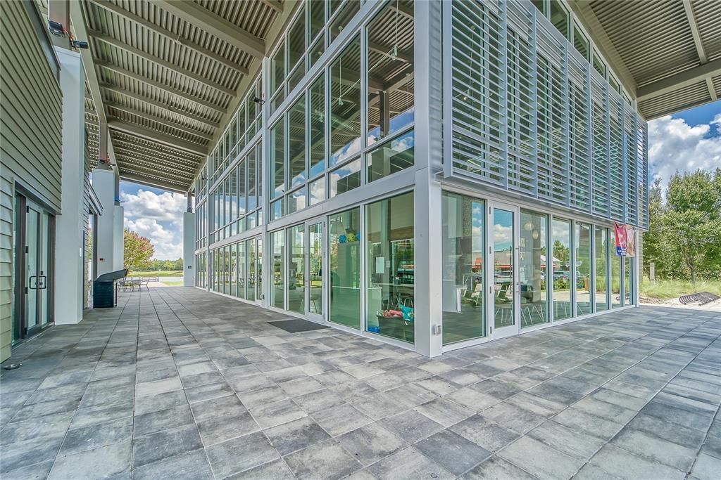 合同活跃: $559,000 (4 贝兹, 2 浴室, 2220 平方英尺)