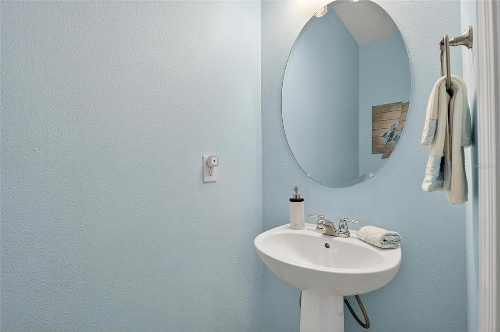 合同活跃: $559,000 (4 贝兹, 2 浴室, 2220 平方英尺)