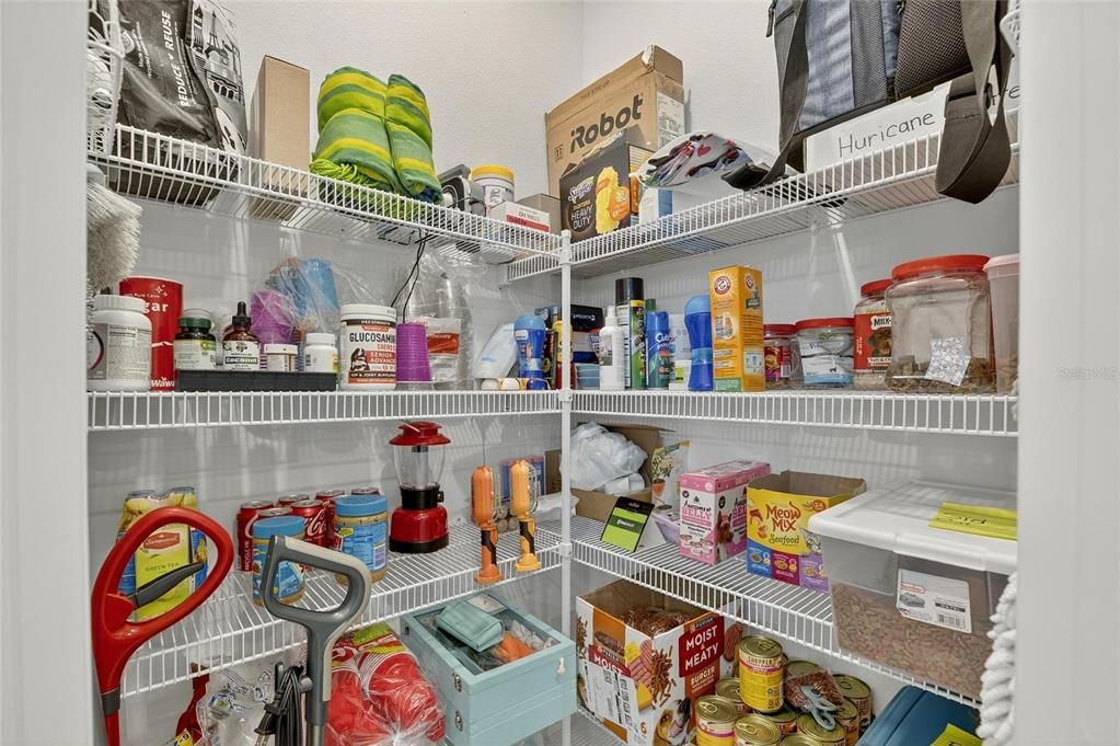 合同活跃: $559,000 (4 贝兹, 2 浴室, 2220 平方英尺)