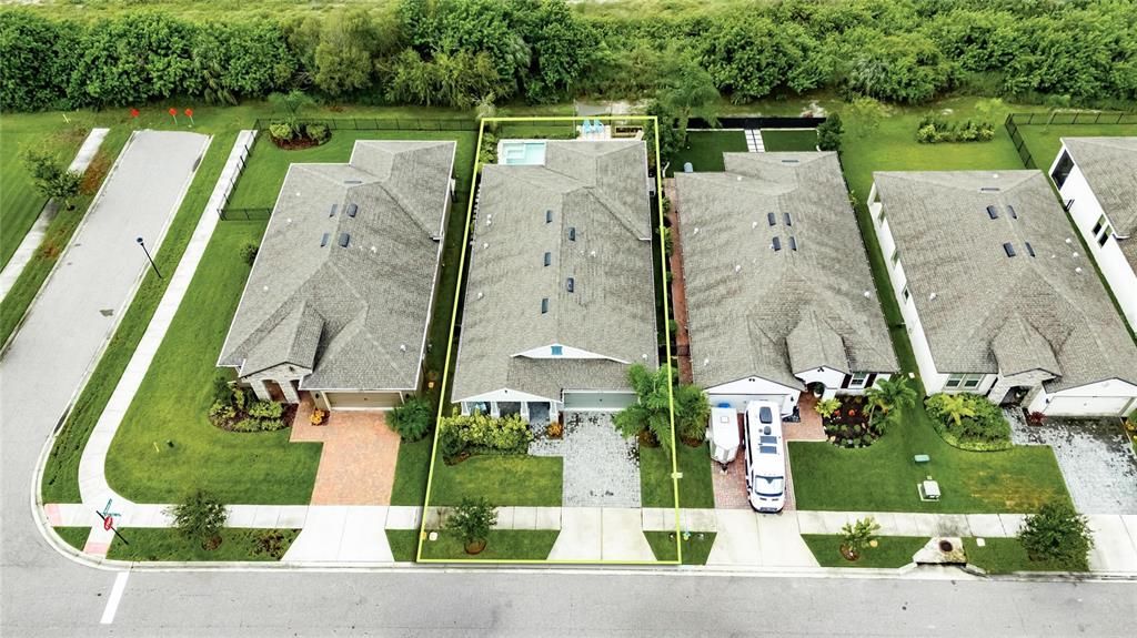 合同活跃: $559,000 (4 贝兹, 2 浴室, 2220 平方英尺)