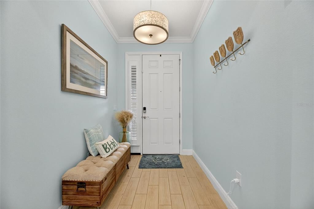 合同活跃: $559,000 (4 贝兹, 2 浴室, 2220 平方英尺)