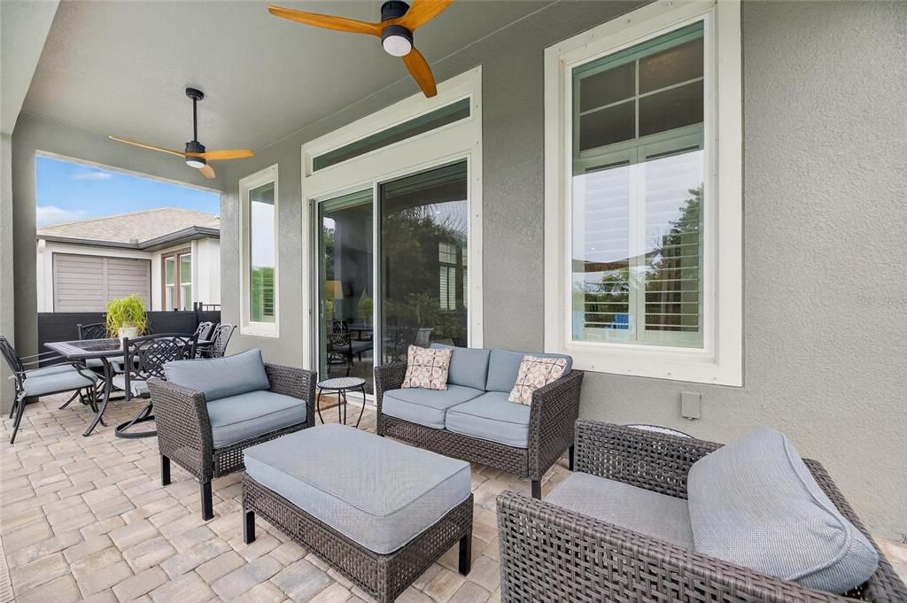 合同活跃: $559,000 (4 贝兹, 2 浴室, 2220 平方英尺)