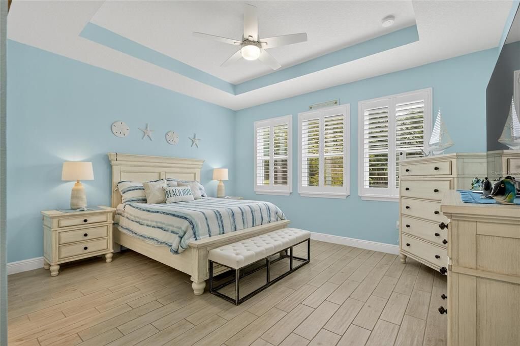 合同活跃: $559,000 (4 贝兹, 2 浴室, 2220 平方英尺)