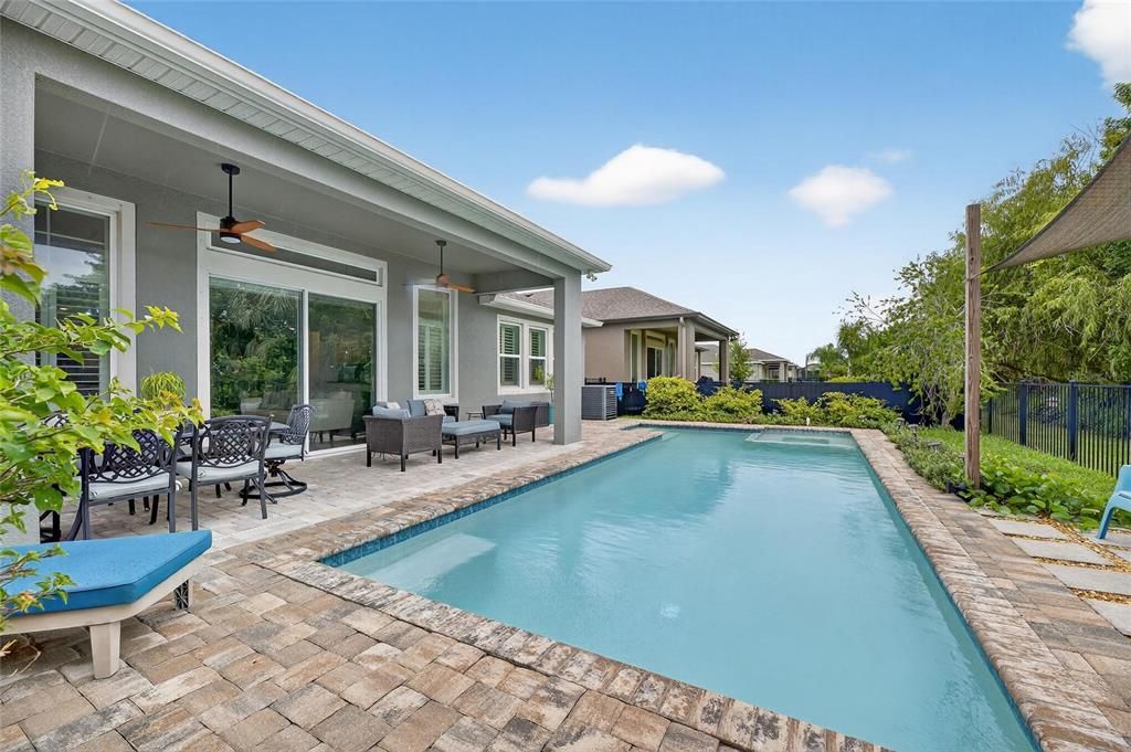 合同活跃: $559,000 (4 贝兹, 2 浴室, 2220 平方英尺)