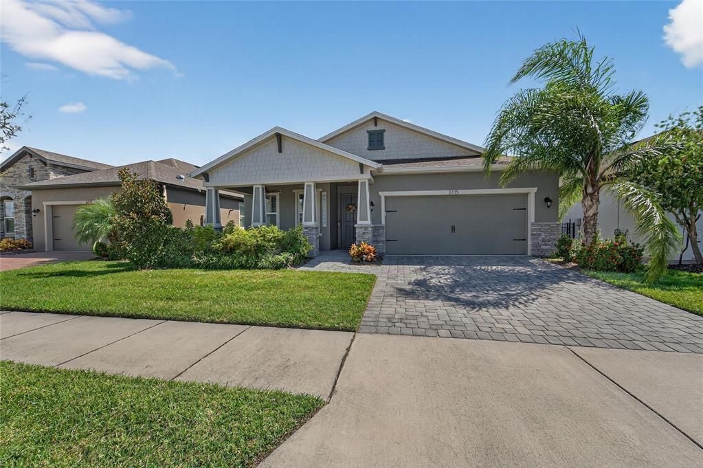 合同活跃: $559,000 (4 贝兹, 2 浴室, 2220 平方英尺)