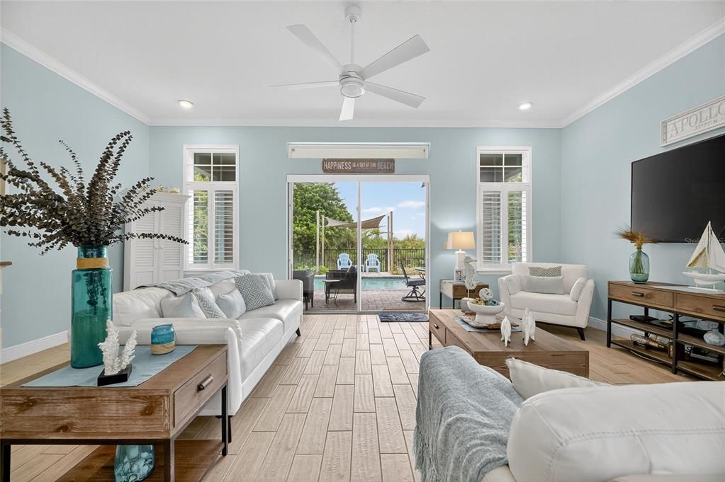 合同活跃: $559,000 (4 贝兹, 2 浴室, 2220 平方英尺)