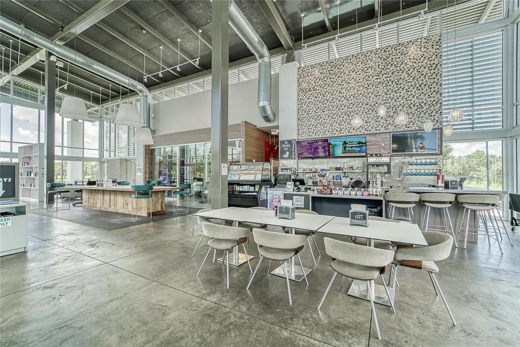 合同活跃: $559,000 (4 贝兹, 2 浴室, 2220 平方英尺)