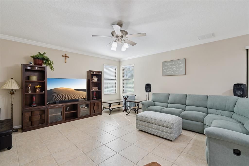 На продажу: $649,900 (4 спален, 3 ванн, 2813 Квадратных фут)