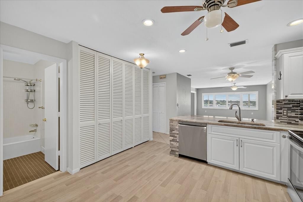 На продажу: $299,000 (1 спален, 2 ванн, 1050 Квадратных фут)