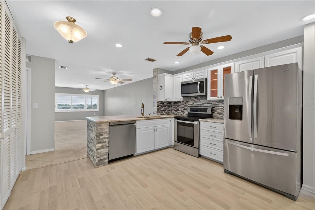 На продажу: $299,000 (1 спален, 2 ванн, 1050 Квадратных фут)