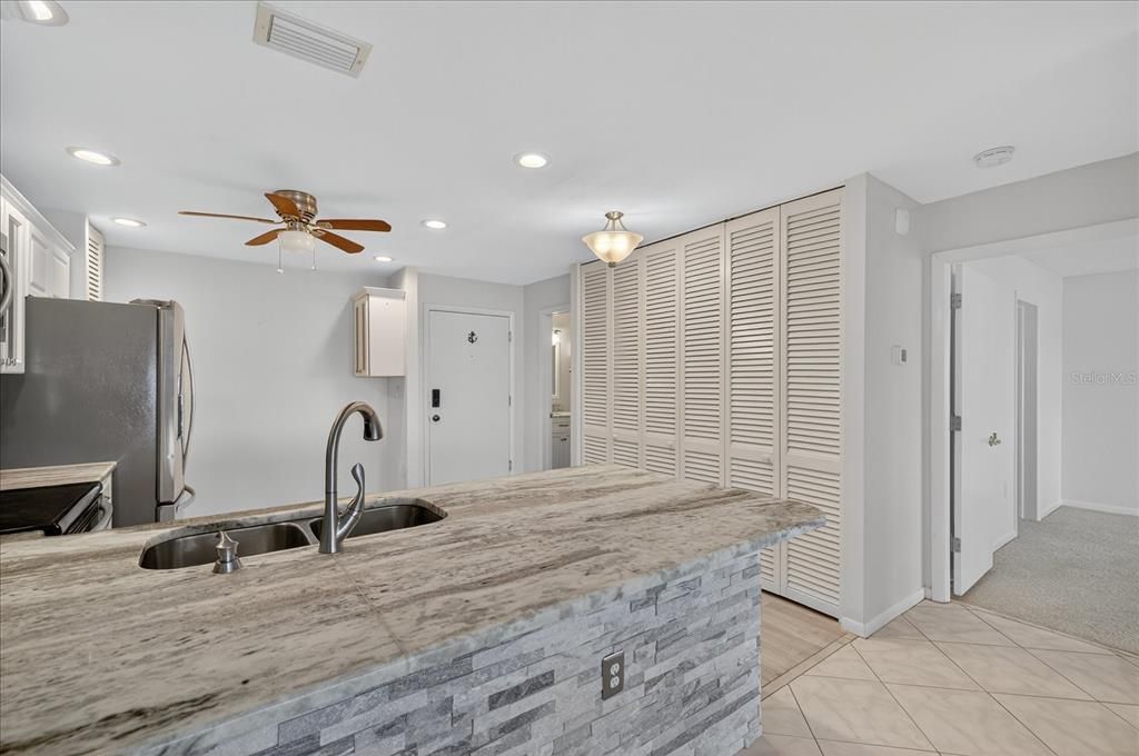 На продажу: $299,000 (1 спален, 2 ванн, 1050 Квадратных фут)